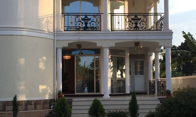 Kampala House | Beautiful two-level, fully furnished 4 bedroom house with WiFi