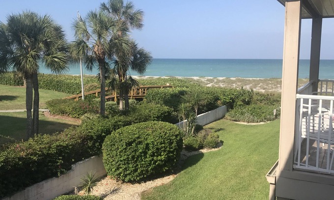 Golden Beach Condo | Beautiful VENICE BEACH beachfront condo with private beach access, balcony, pool