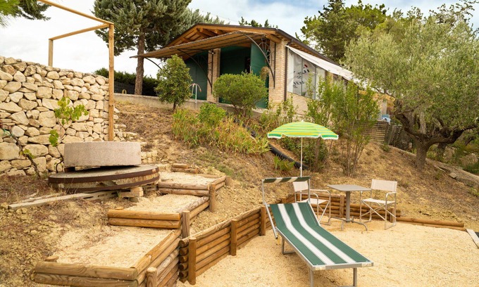 Citta Sant'Angelo Villa | Beautiful villa with A/C, hot tub, WIFI, patio, pets allowed, panoramic view and parking