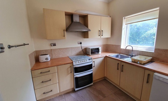 Wimbledon Apartment | Beautiful Victorian 1 bedroom conversion flat on a quiet leafy Wimbledon street.