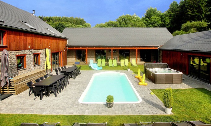 Freineux Villa | Beautiful villa with heated outdoor pool, sauna and jacuzzi at a large forest