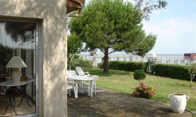 Fouras Villa | Beautiful VILLA 100m2 with view and direct access to the sea, 3 bedrooms, bathroom, living room, in enclosed park
