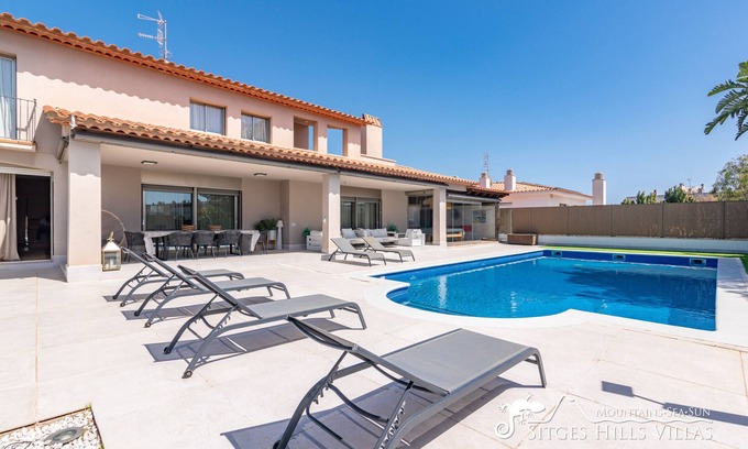 Vallpineda Villa | Beautiful Villa Amare with private pool & garden