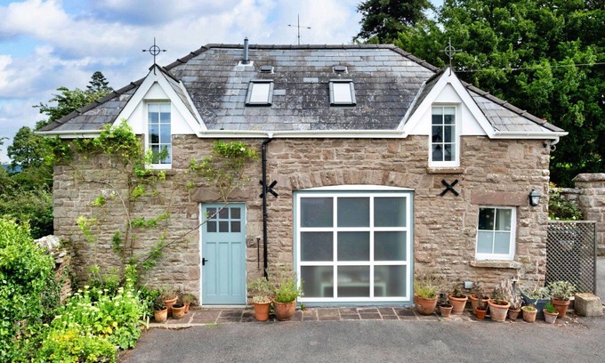 Monmouth House | Beautiful villa for 4 people with WIFI, pets allowed and parking