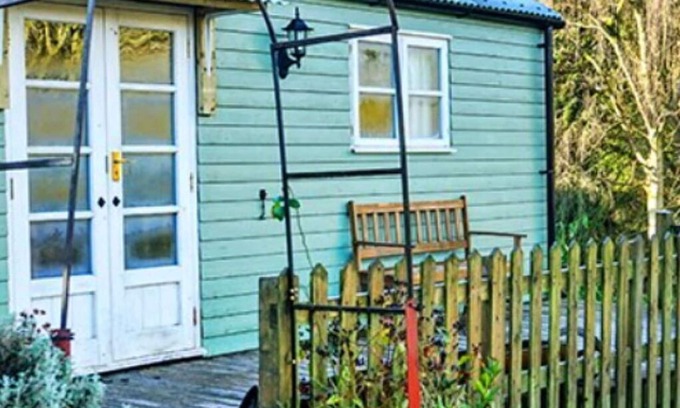 Coalbrookdale House | Beautiful villa for 2 guests with WIFI, pets allowed and parking