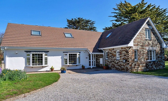 Rock House | Beautiful villa for 8 guests with WIFI, terrace and parking