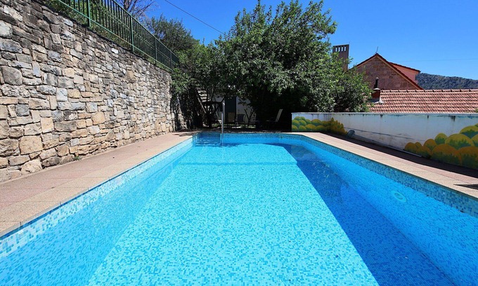 Zrnovnica House | Beautiful villa for 8 people with WIFI, A/C, private pool, TV, terrace, panoramic view and park.