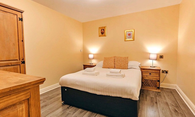 Church Stretton House | Beautiful villa for 4 guests with WIFI, TV, pets allowed and parking