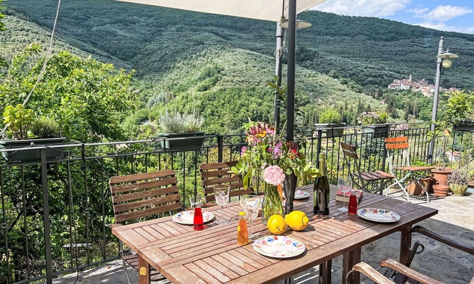 Borgomaro House | Beautiful villa for 6 guests with terrace and parking