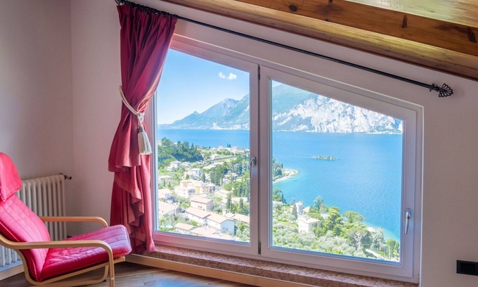 Malcesine House | Beautiful villa for 6 people with A/C, WIFI, TV, terrace and pets allowed