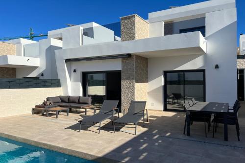 Benijofar Villa | Beautiful villa in Benijofar with private pool and pet friendly