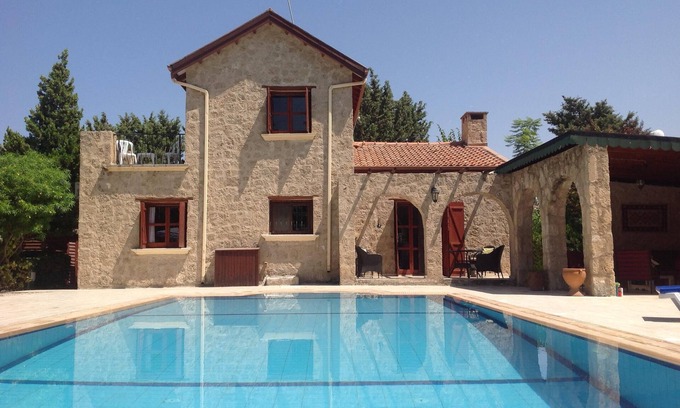 Karsiyaka Villa | Beautiful Villa, large private rear garden with pool, games room and free wifi