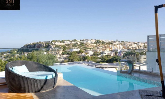 Santa Maria Estate House | Beautiful villa with views, indoor/outdoor Pool !
