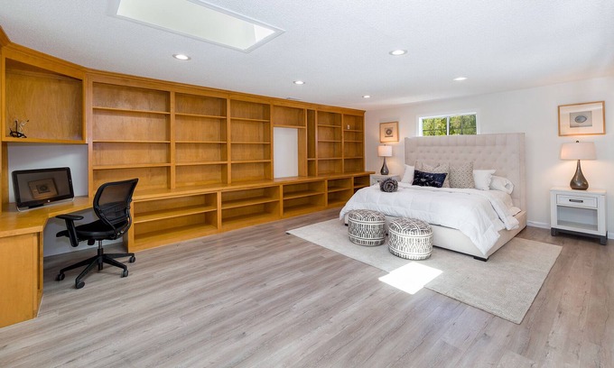 Canoga Park Villa | Beautiful villa with pool and jacuzzi