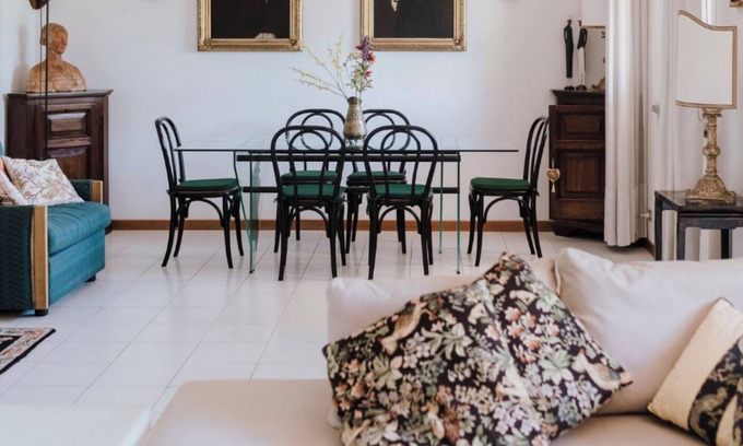 Avenza House | Beautiful villa with garden between the mountains and the sea
