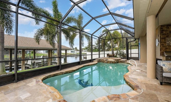 River Isles House | Beautiful waterfront 5 BR home with pool, kayaks