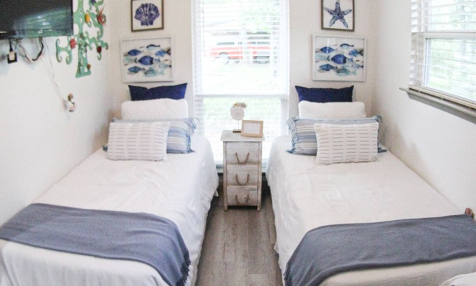 Wills Point House | Beautiful waterfront lake house!