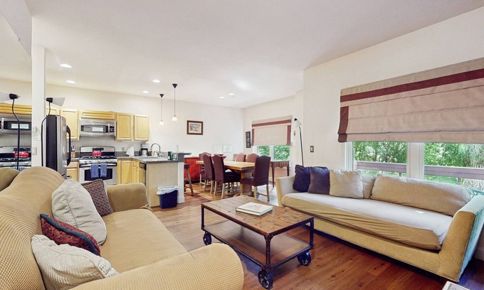 Basalt Condo | Beautiful, waterfront condo w/an updated interior and a gas fireplace