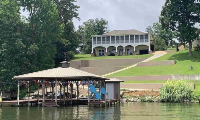 Leesburg House | Beautiful waterfront home with year-round water ~ Sleeps 14