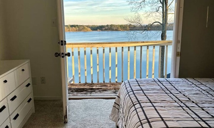 Leesburg House | Beautiful Waterfront Home ~ Sleeps 6 ~ Embo's Island Area