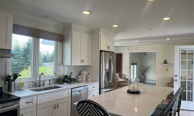Fairfield House | Beautiful Waterfront home in the amazing Black Rock Area!