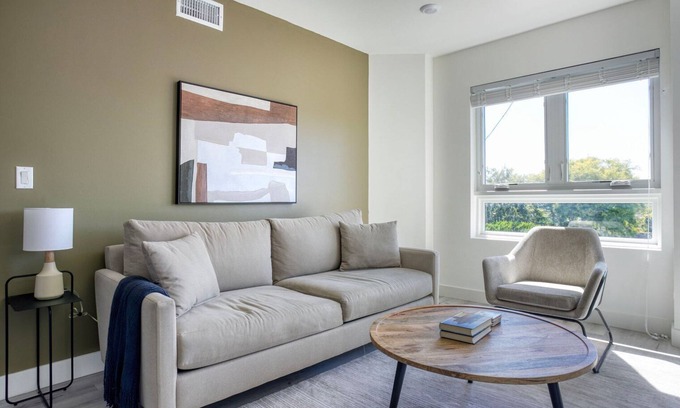 Mar Vista Apartment | Beautiful West LA 1BR w/Rooftop & Gym, nr Restaurants, by Blueground