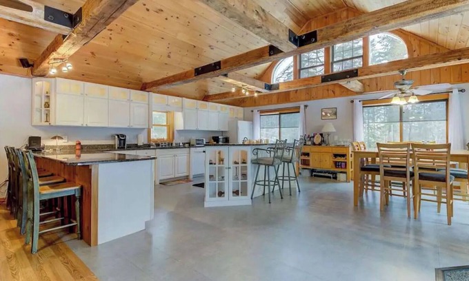 Eidelweiss Village Ski Chalet | Beautiful White Mountains chalet - walk to water, pet friendly, all amenities