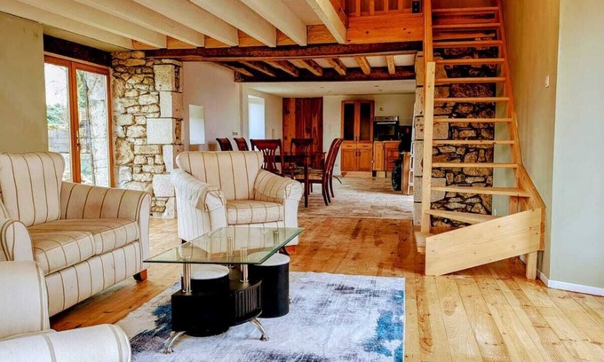 Sigoules House | Beautifully restored 3 bedroom stone farmhouse near Bergerac sleeps 7