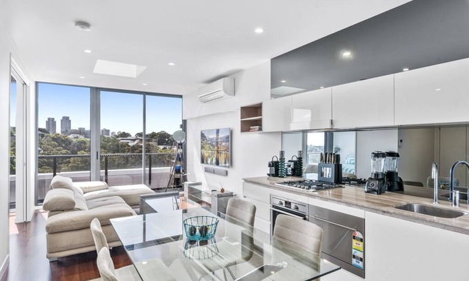 Zetland Apartment | Beautifully appointed lifestyle abode - central to beach, airport and CBD