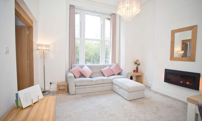 West Cliff Apartment | Beautifully Charming Apartment - Next to the Beach