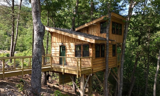 Zirconia Cabin | Beautifully Crafted Tajar Treehouse near Tuxedo Falls