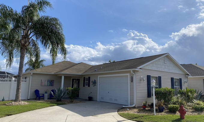 Duval House | Beautifully Decorated Sm Dog Friendly Villa w/BBQ, BICYCLES & WiFi!