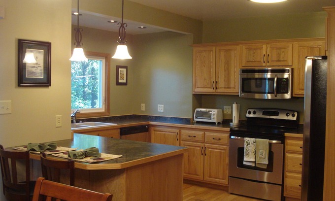 Riverside House | Beautifully Decorated Home near Spirit Mt., Hiking Trails and the Munger Trail