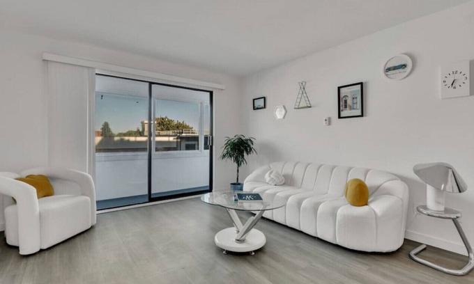 Riley Park Apartment | Beautifully Designed 1-Bedroom Apartment