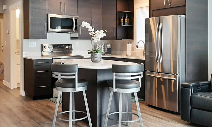 Rochester House | Beautifully Designed Space. 1 Mile to Mayo Clinic.