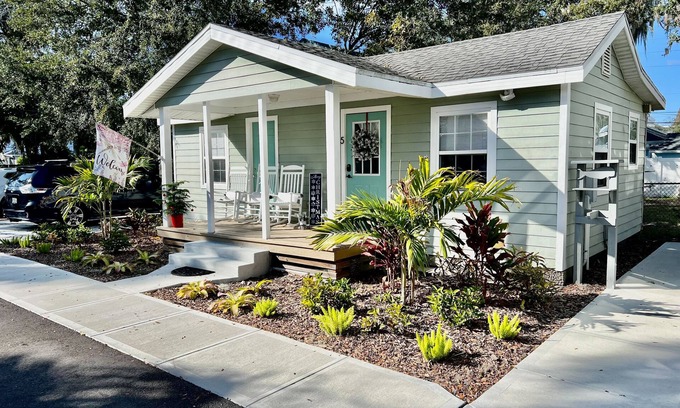 New Smyrna Beach House | Beautifully equipped and furnished cottage in the heart of downtown, historic New Smyrna Beach.