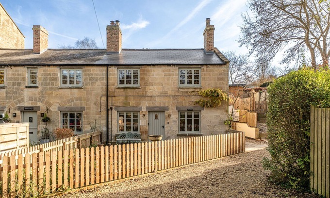 Winchcombe Cottage | Beautifully presented dog friendly holiday cottage - River Cottage