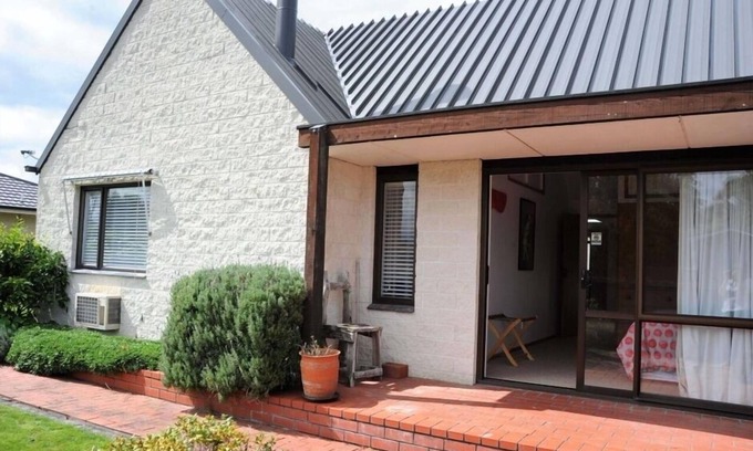 Masterton House | Beautifully presented townhouse