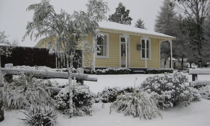 National Park Village House | Beautifully Refurbished Historic Railway Cottage