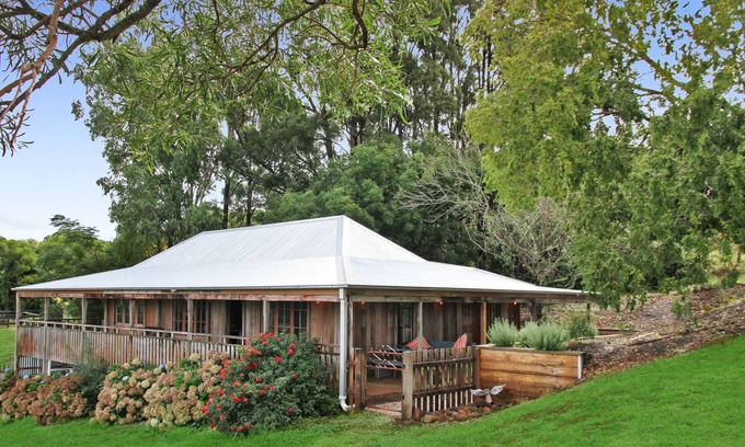 Berry Mountain House | Beautifully renovated Mountain cottage with Ocean view