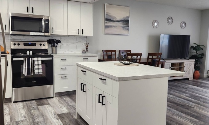 Red Deer Condo | Beautifully Reno'd Two Bedroom Condo in Convenient Location at Checkmate Hill