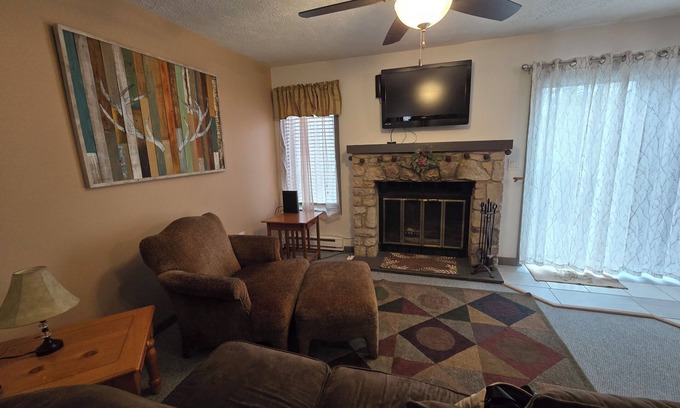 White Haven House | Beautifully renovated townhome in Lake Harmony, Pa. Close to all the amenities.