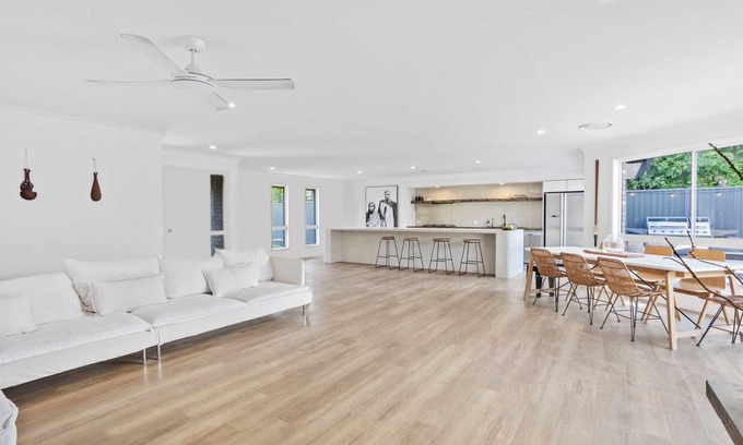 Burleigh Waters Apartment | Beautifully renovated four-bedroom, two-bathroom home in Burleigh Heads!