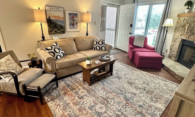 Blowing Rock Condo | Beautifully renovated DOWNTOWN Blowing Rock condo, 2BR 2 Bath