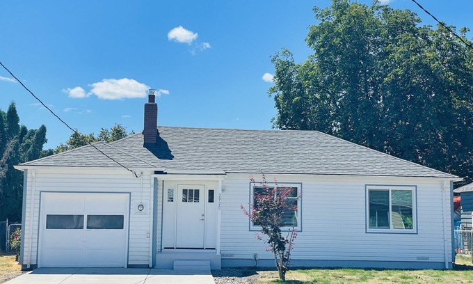 Salem House | Beautifully Renovated 2 bedroom/1 bath Cottage-Like Hideaway!