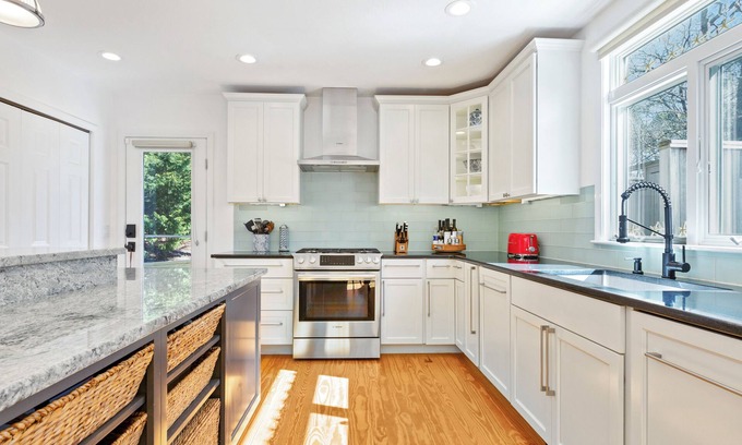 East Harwich House | Beautifully Renovated Cape Cod Retreat near Pleasant Bay & Top Attractions