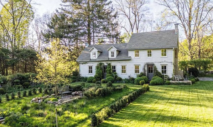 Wingdale House | Beautifully restored 1822 Farmhouse, as seen in Better Homes & Gardens Magazine