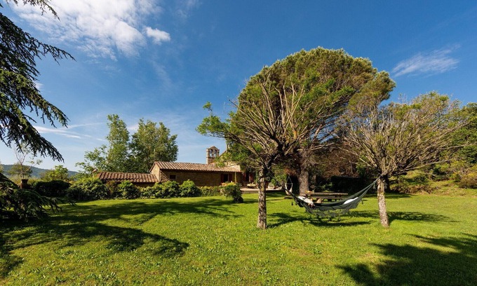 Cortona House | Beautifully restored 16th C farmhouse w/exclusive pool, woodlands, olive groves