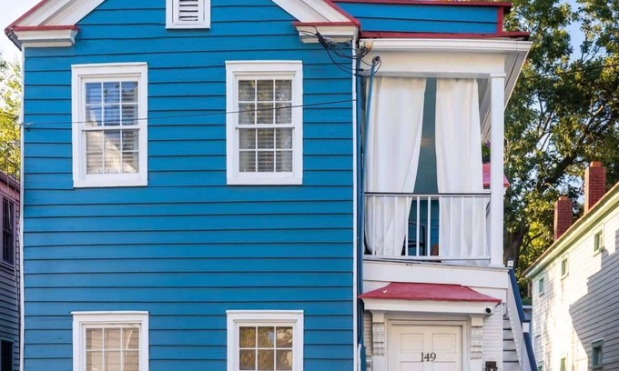 Cannonborough Elliotborough Apartment | Beautifully Restored Downtown Apartment