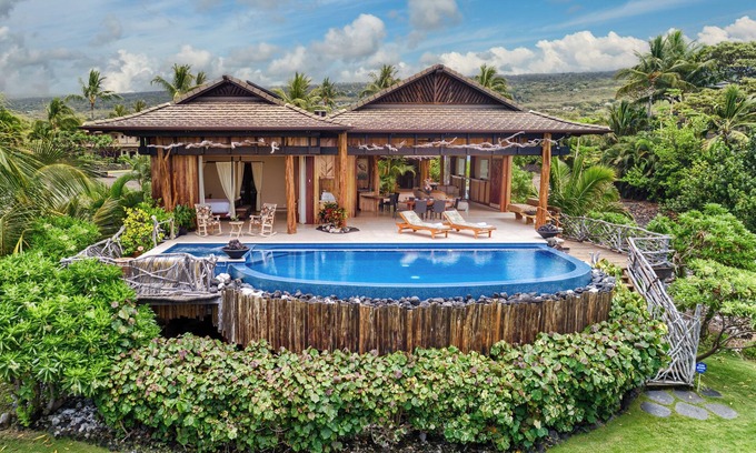 Kahaluu-Keauhou House | Beauty and Luxury Meets Oceanfront Paradise